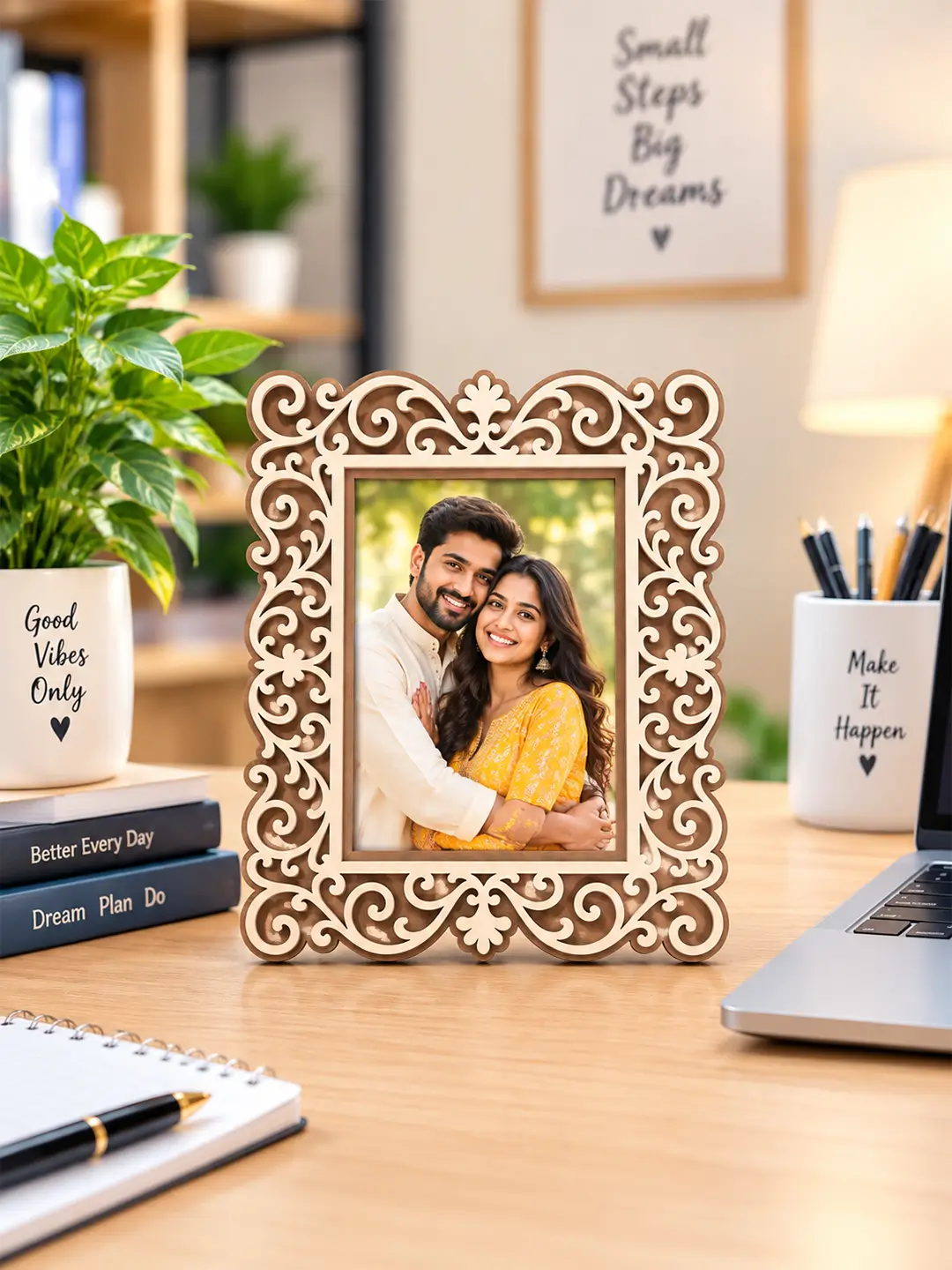 Taj Mahal ornamental wooden desk photo frame displaying one photo with stand
